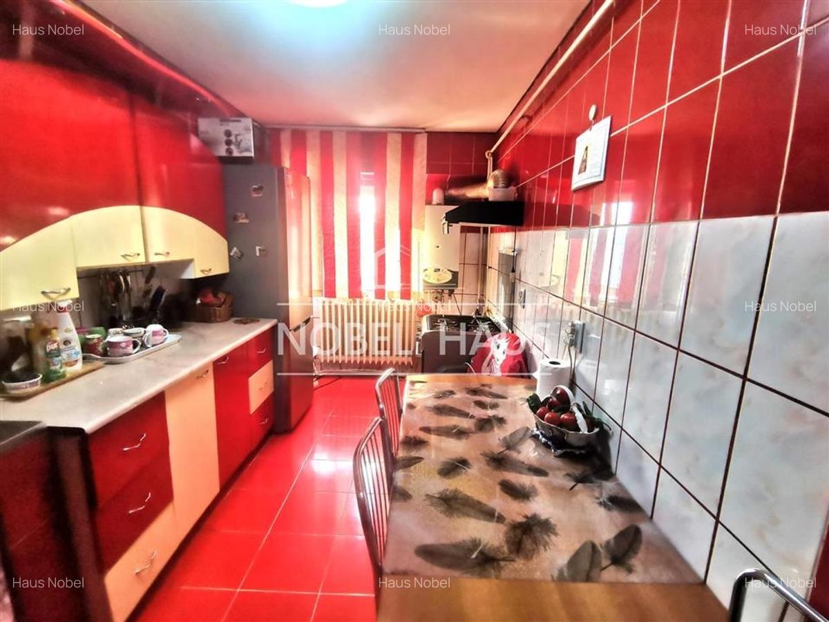Apartament 3 camere, et 4, decomandat, Barlad, zona Gara - Recumed - 2