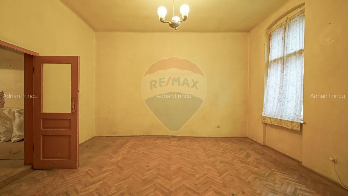 Vila pe str Alexandru Ioan Cuza, 10 camere, S + P + E, teren 282 mp - 13