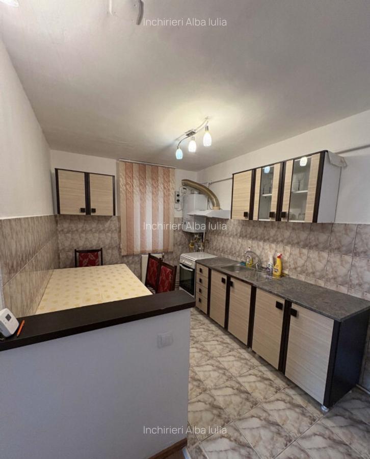 Apartament cu 3 camere, decomandat, Centru - 1
