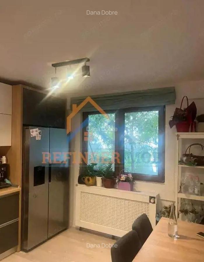 Vanzare apartament 3 camere Piata Victoriei - 2
