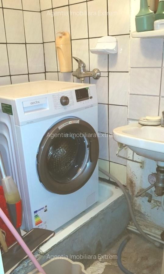 Apartament cu 4 camere 90mp, et. 4, în zona industrială Tecuci - 1