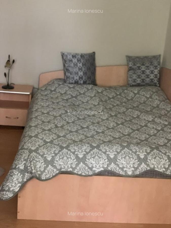 Proprietar, închiriez două camere în Racadaui, intrare Str Eftim intrare - 9