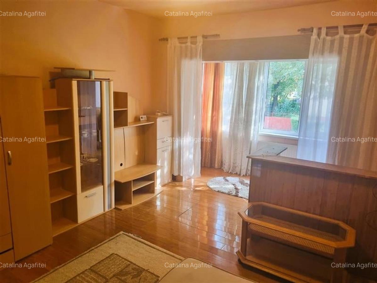 Apartament 2 camere decomandat, etaj 1. Zona Tractorul (Piata) - 1