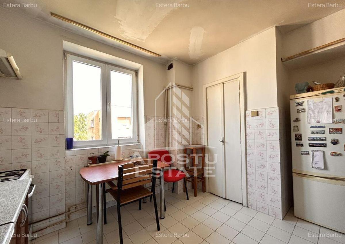 4 camere decomndat Pia?a Unirii | Terasa, parcare in c... - 4