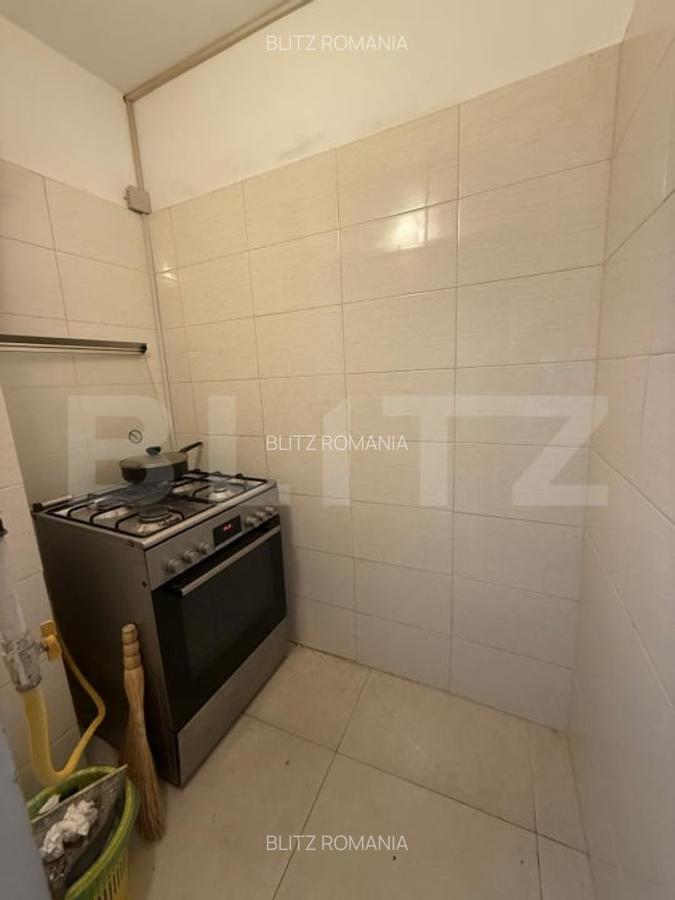 Apartament de vanzare, cu 2 camere, 60 mp, zona Sala Sporturilor, etaj 1/4 - 18