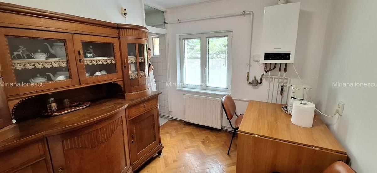Apartament renovat cu 3 camere - zona Andrei Saguna - 10