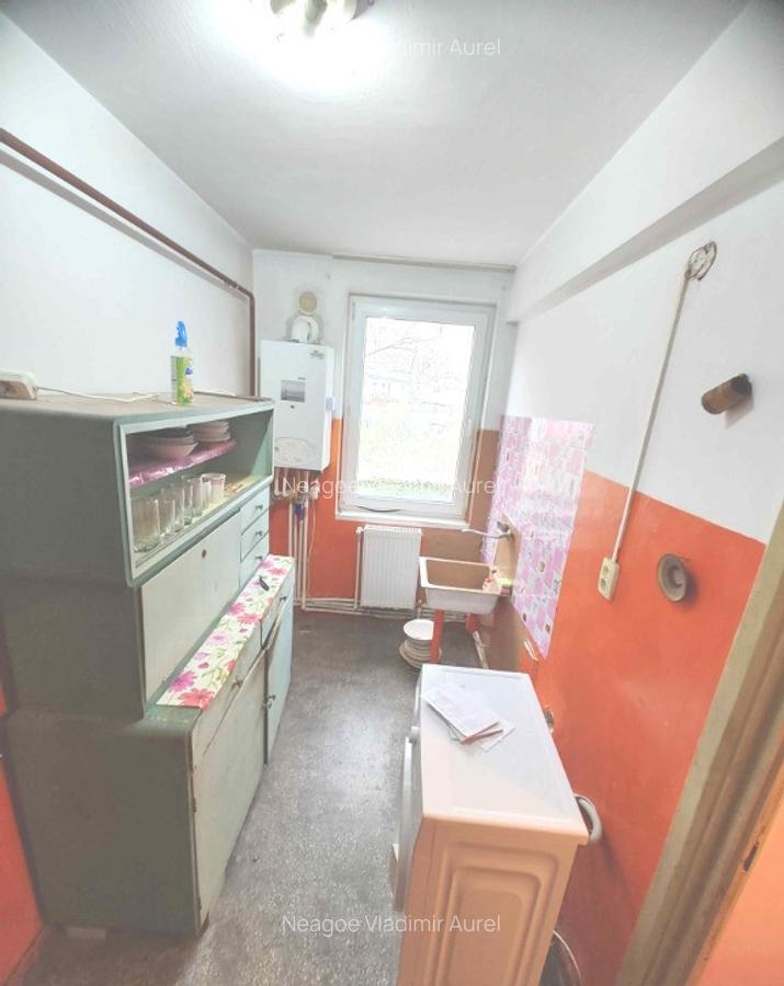 Apartament 2 camere bun de renovat intrarea Liberta?ii, Caracal. - 5