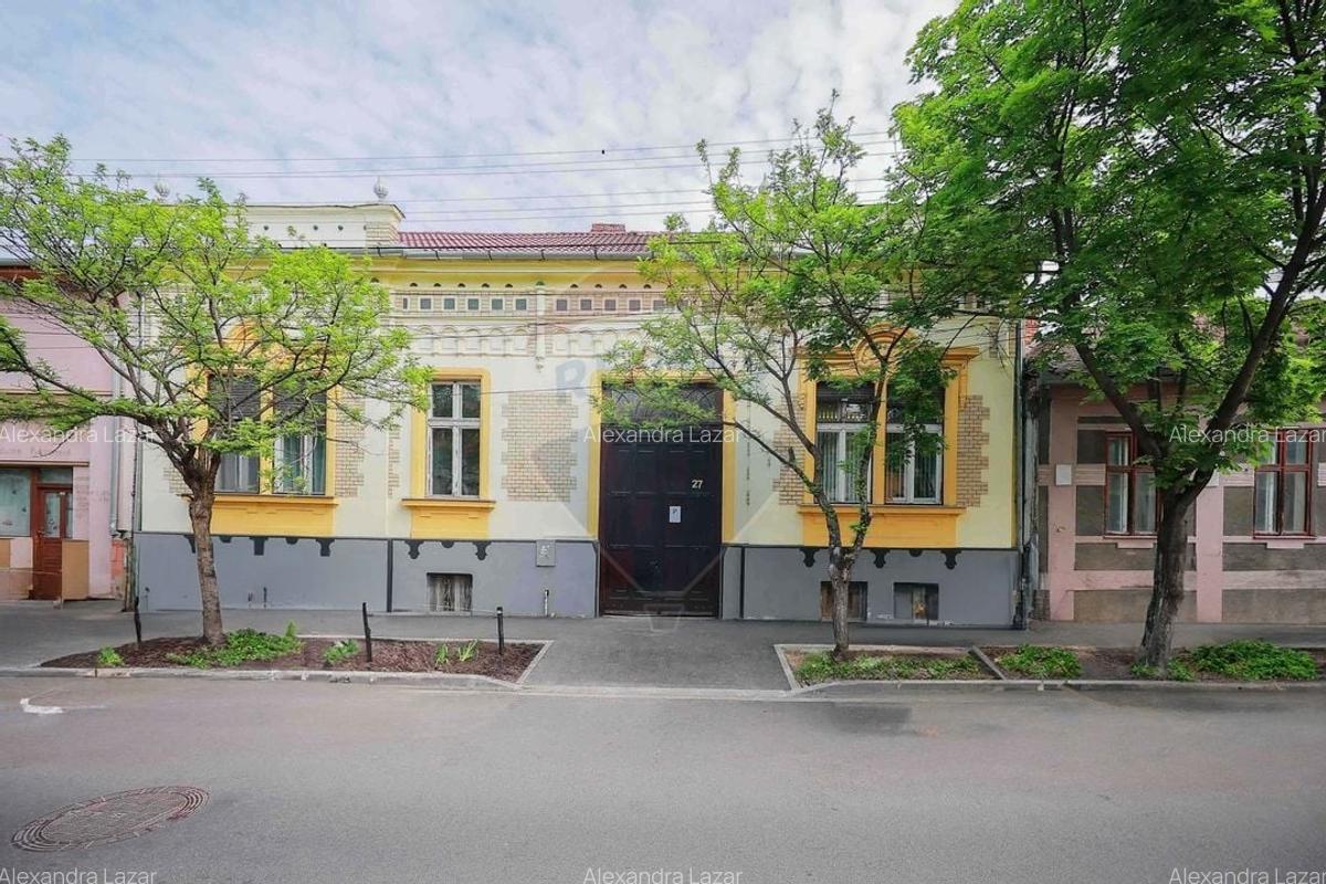 Casa de Vanzare cu 4 camere, Ultracentral - Cuza Voda - 2