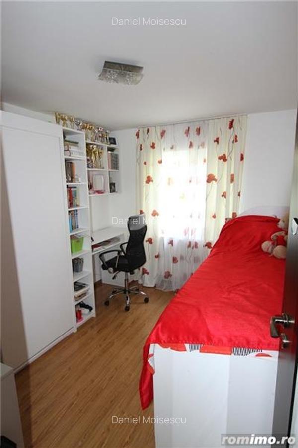 Decomandat cu 2 bai, modelul cel mai mare - 2