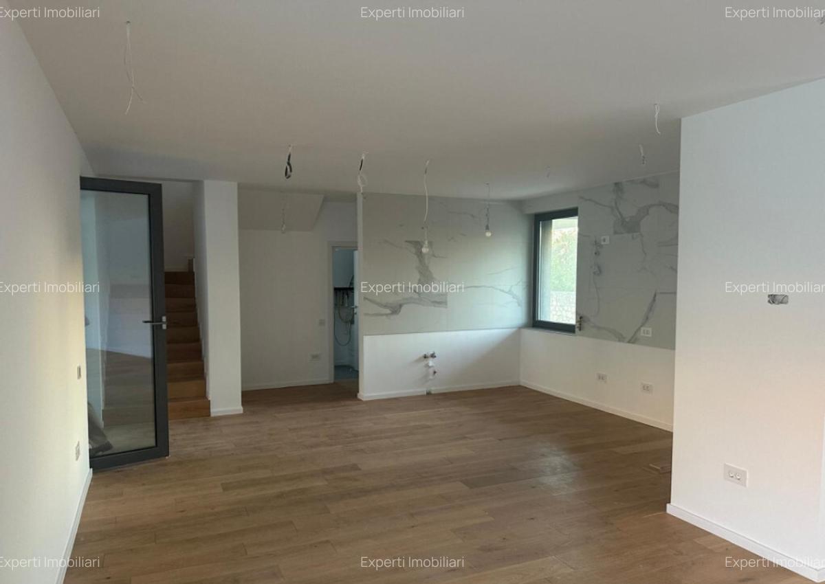 Vila deosebita de vanzare - zona Mamaia Nord pe malul laculu - 2