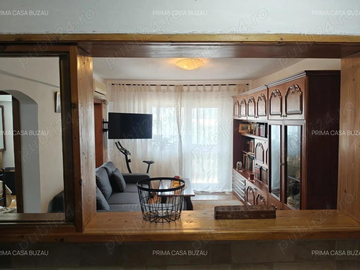 Apartament cu 3 camere zona ultracentrala Bazar confort 1 Etaj 3 S=88mp Pret: 92.000 euro - 15