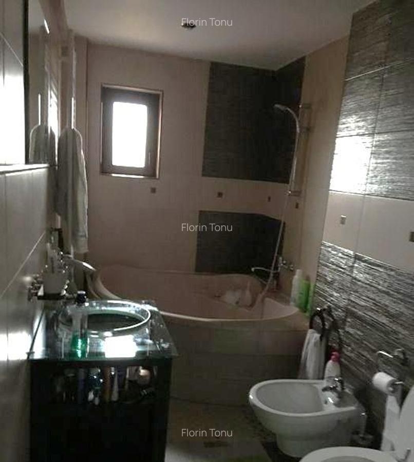 Casă individuală cu 7 camere în Exterior Est - 8