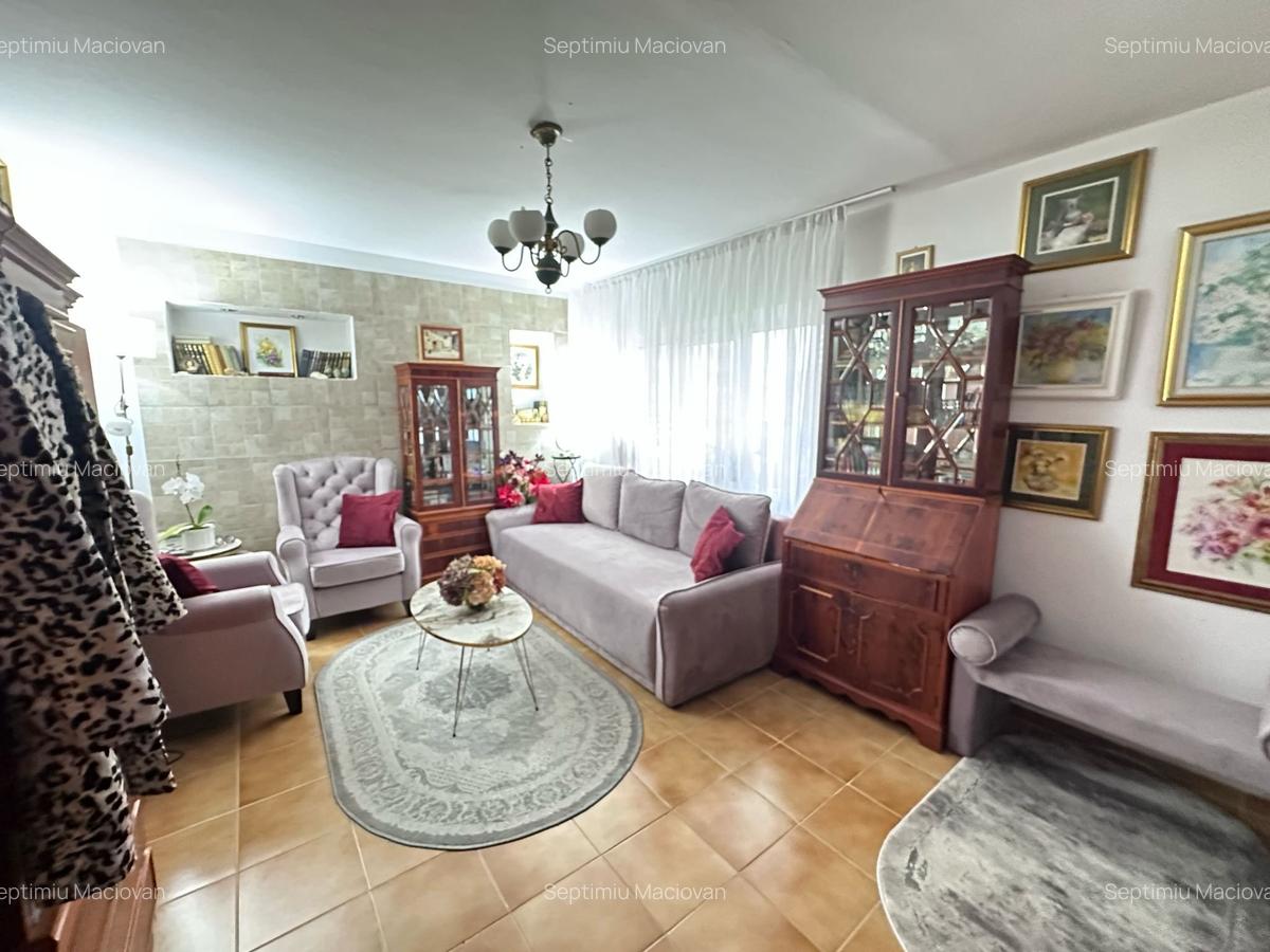 Apartament cu 3 camere decomandat în Girocului - 1