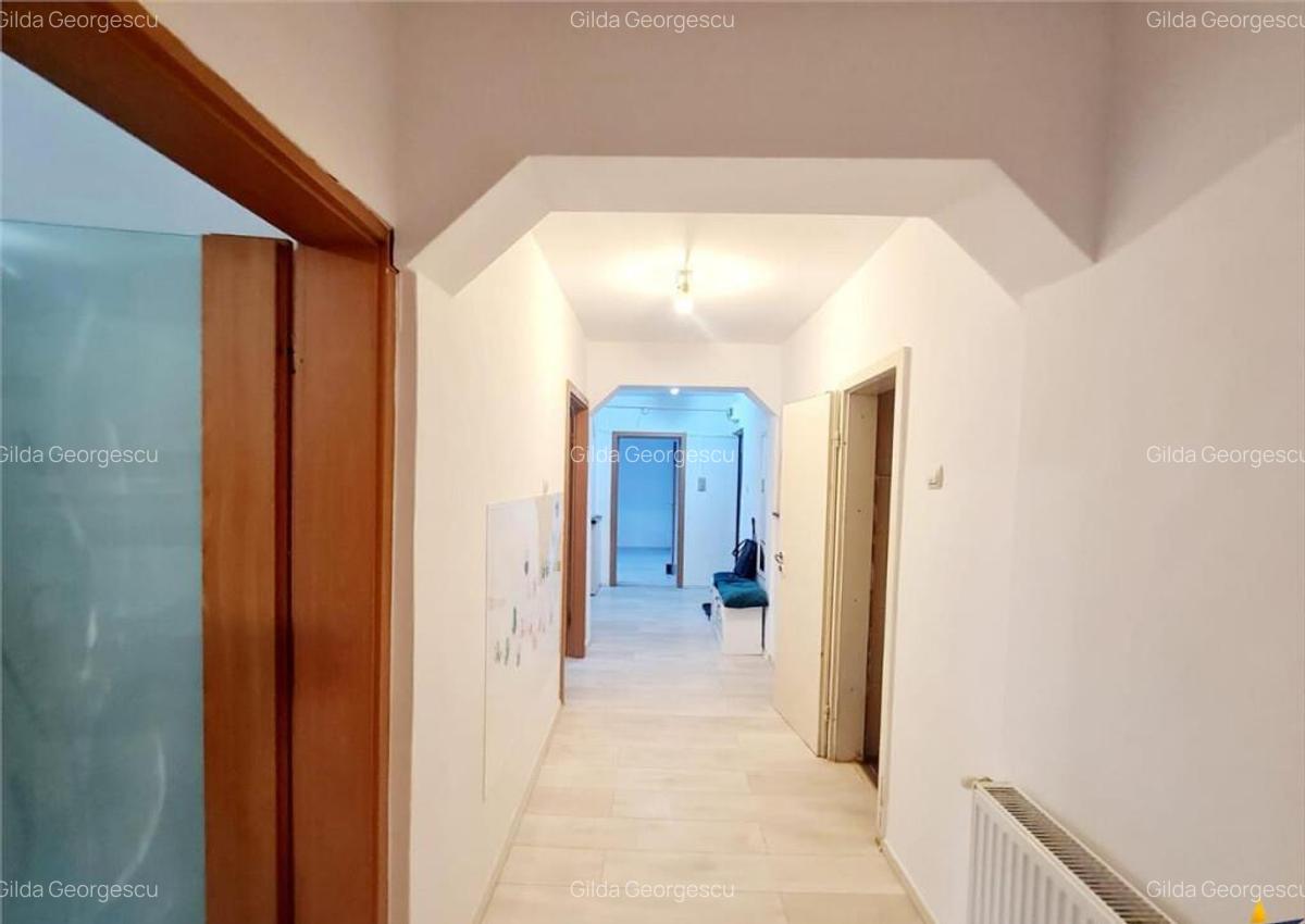 Apartament decomandat, suprafata generoasa, cu boxa si loc d - 5