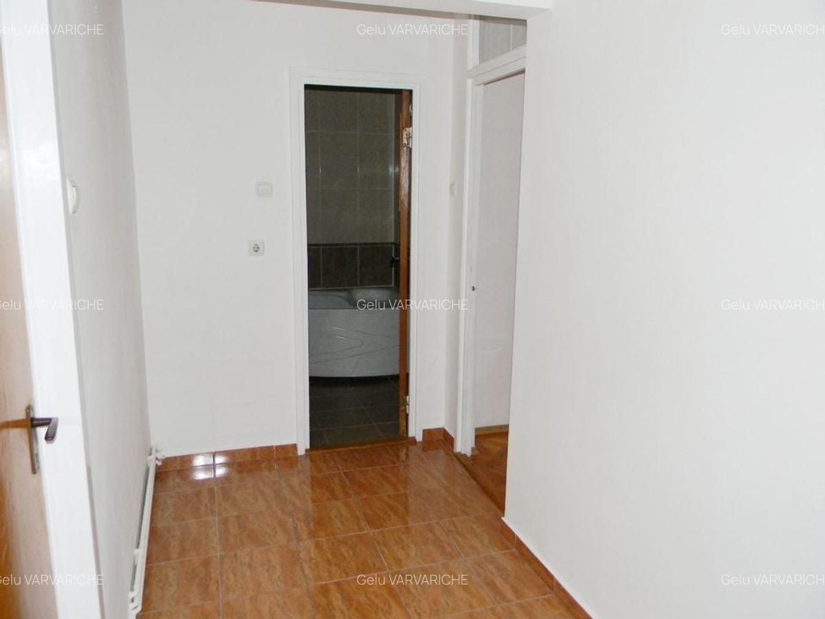 Apartament cu 3 camere, bucataria mobilata-utilata - 10