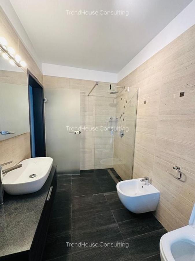 Vila Individuală Elegantă cu 6 camere, Curte Proprie–Padurea Baneasa - 12