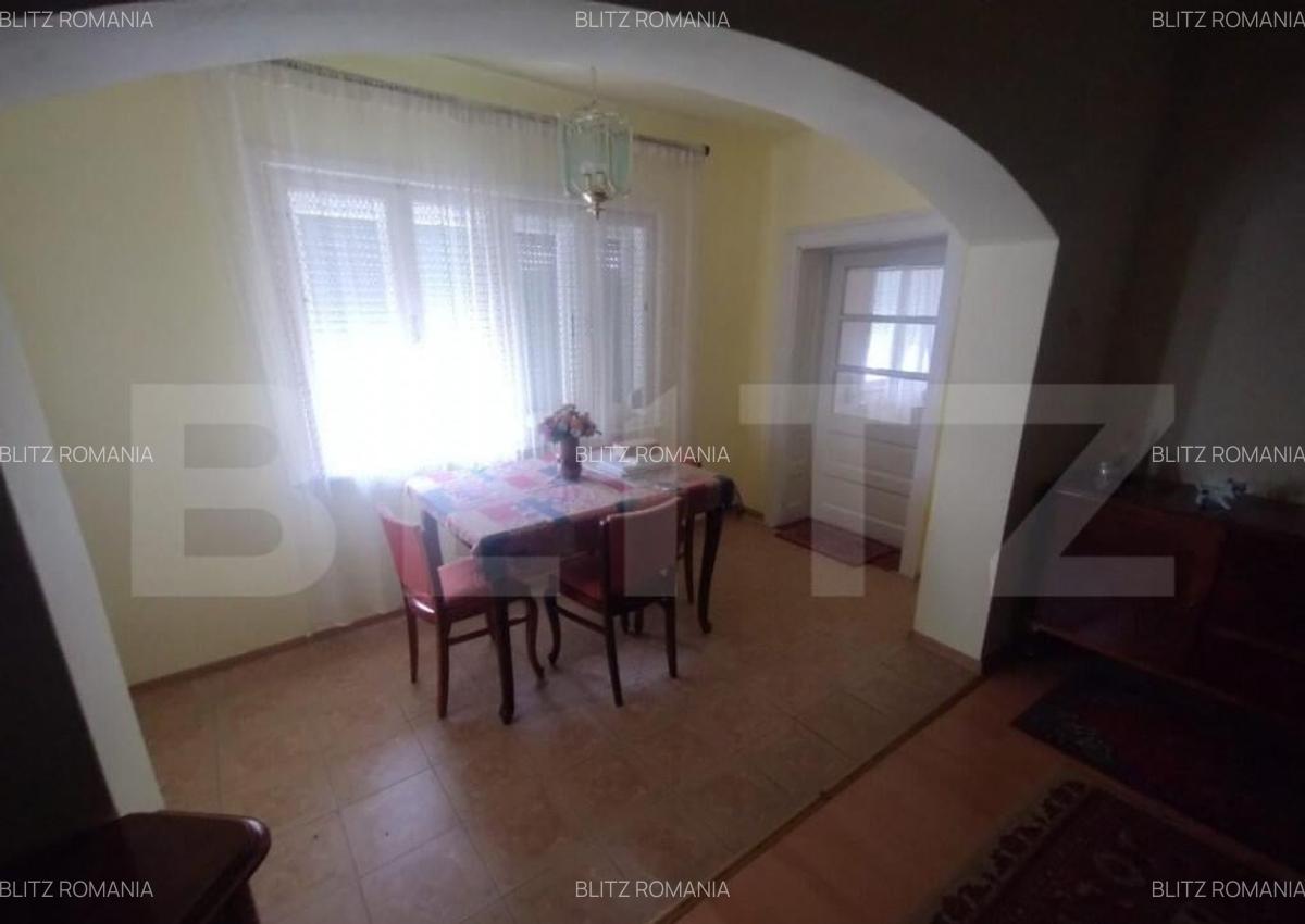 Casa 3 camere,120mp utili,1300 mp de teren intravilan,zona S - 15