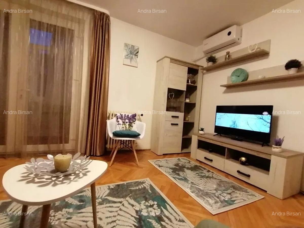 Inchiriere Apartament cu 2 Camere Ultracentral Piata Romana - 1