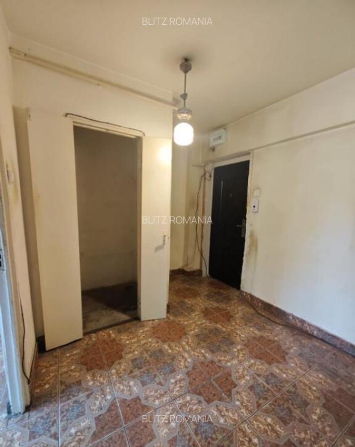 Apartament de vanzare, cu 3 camere spa?ios, etaj 1, zona P - 9