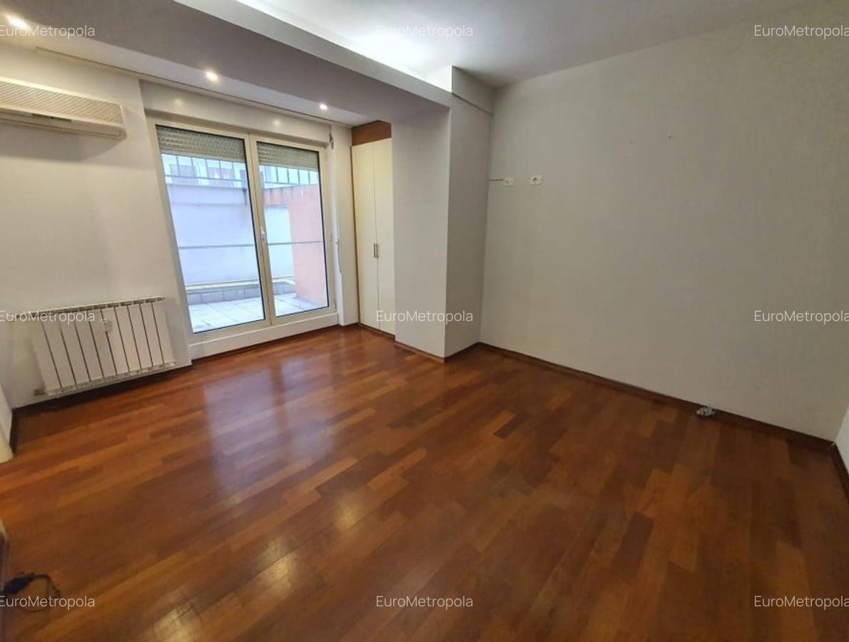 Apartament , curte de 65mp - Primaverii - 5