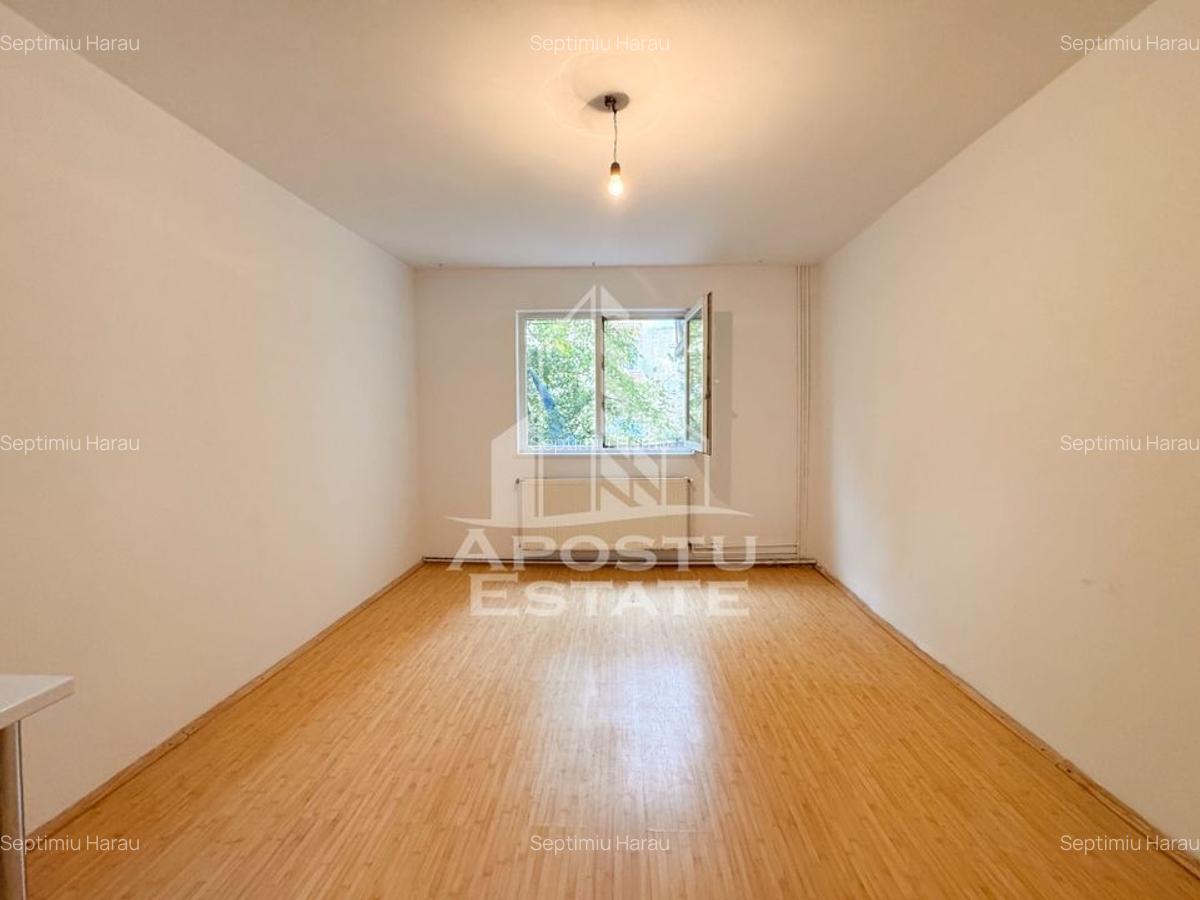 Garsoniera | 22mp | Boxa | Etajul 1/4 | Renovata | Zona Blascovici - 1