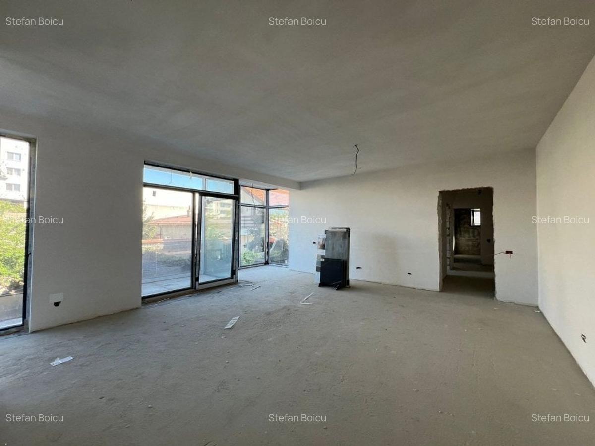Apartament cu 3 camere semidecomandat în 13 Septembrie - 2