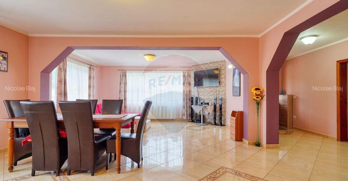 Vila cu poten?ial in Zarne?ti 10 camere, curte mare - 18