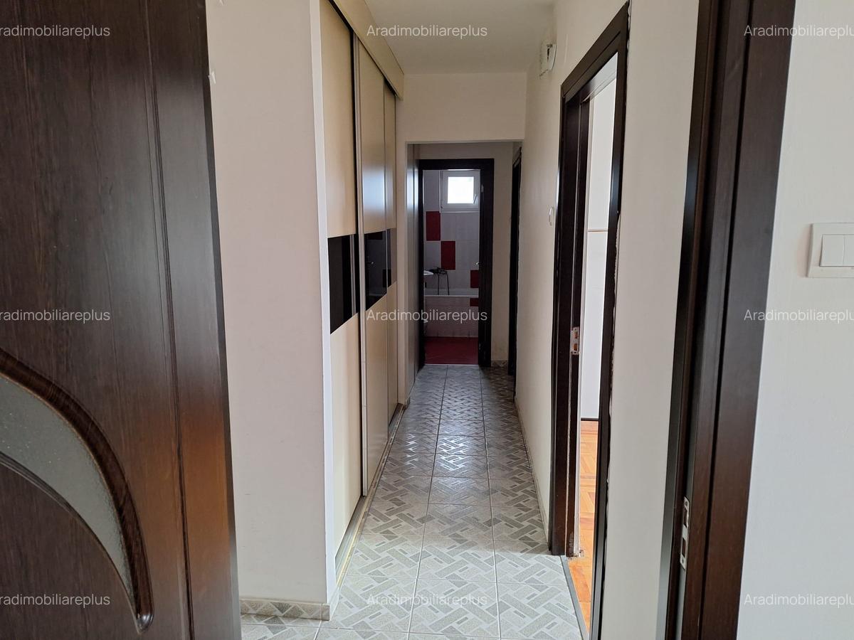 Inchiriez apartament cu 3 camere zona Garii - 1