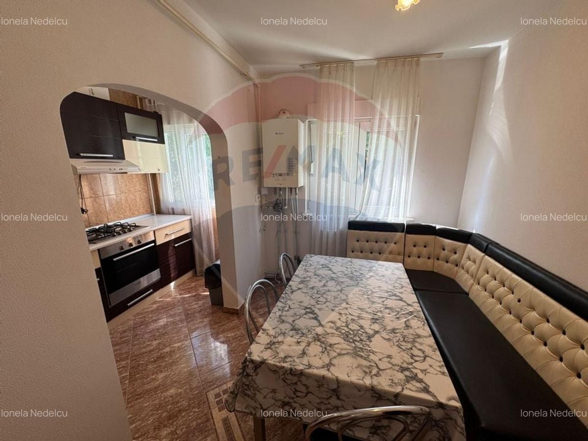 Apartament cu 3 camere de vanzare - 2