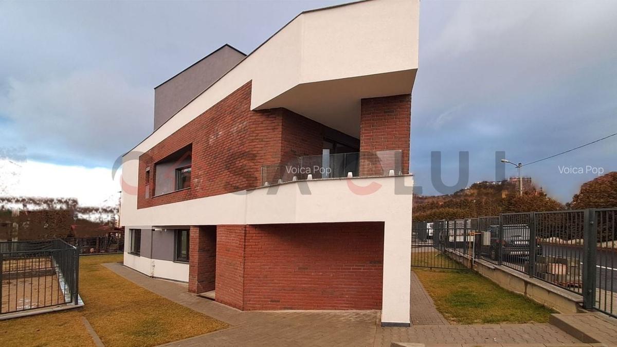Casa tip Duplex,  6 camere, Campului!! - 1