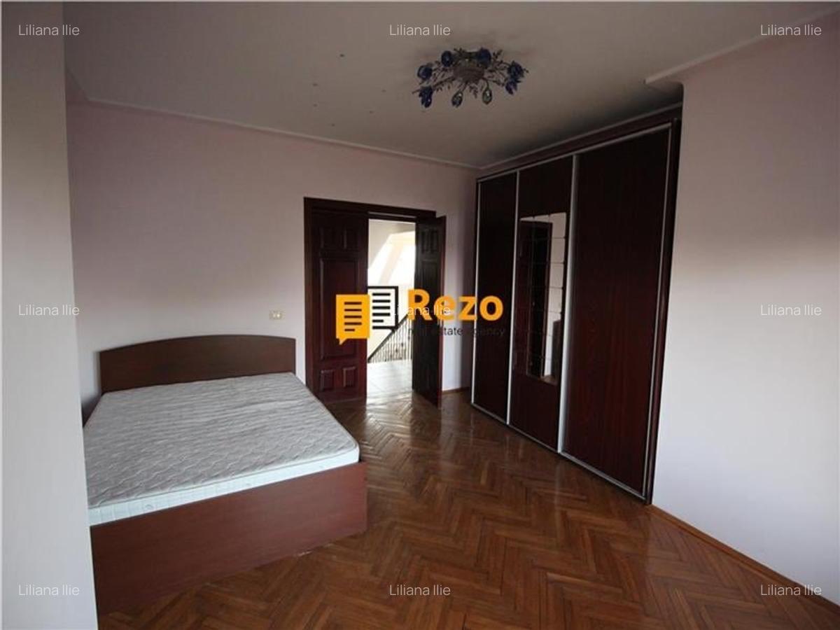 Vila impunatoare cu iesire la lac in Peris - 9