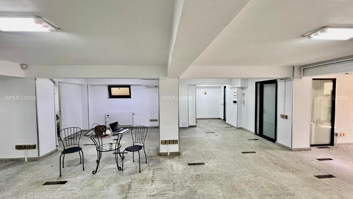 Aviatorilor - Kiseleff / Spatiu  Open Space / Parter coborât (Demisol) / Stradal - 17