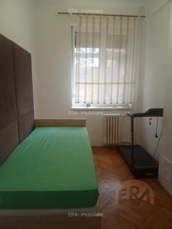 Apartament 3 camere, Centru , Str. Calea Republicii - 4