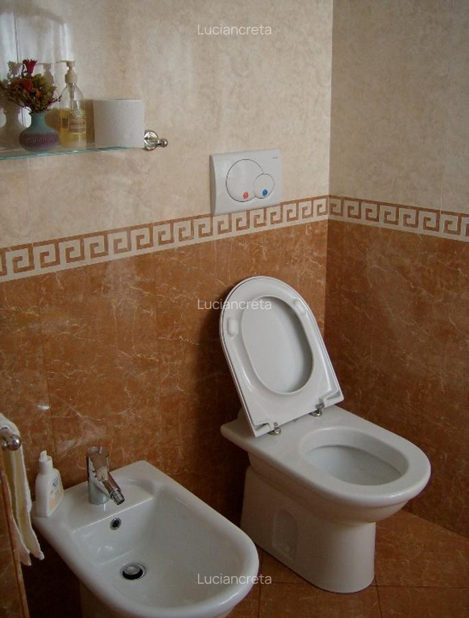 Vind  CASA  FAMILIARA sau cu destinatie PENSIUNE  cu 5 camere  5 bai - 4