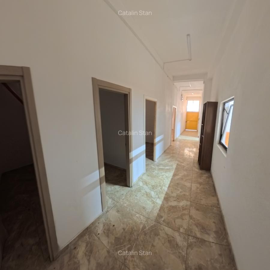 Vilă spațioasă cu 12 camere, teren generos și multiple facilități - 18