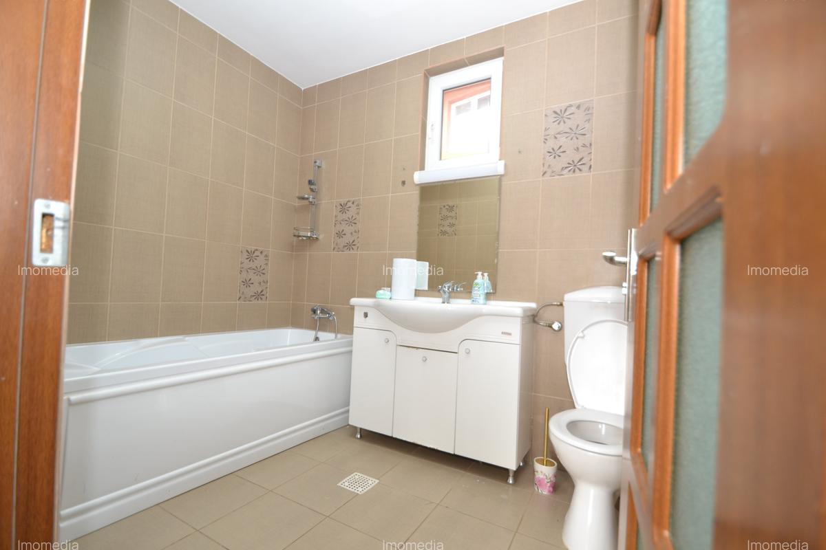 Casa zona Blascovici, 5 camere, 3 bai, 3 intrari - 9