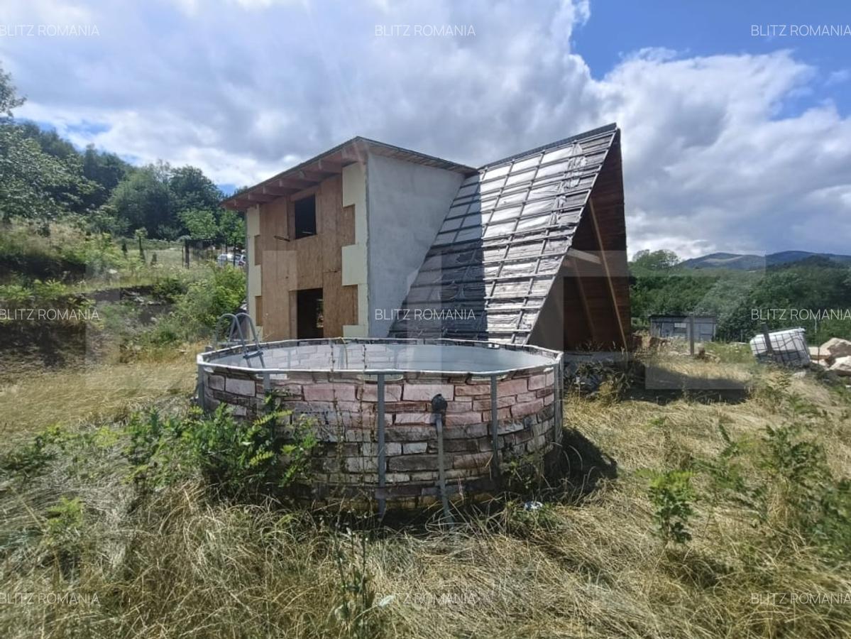 Cabana la rosu 150 mp cu teren de 3500 mp in Ampoita - 1