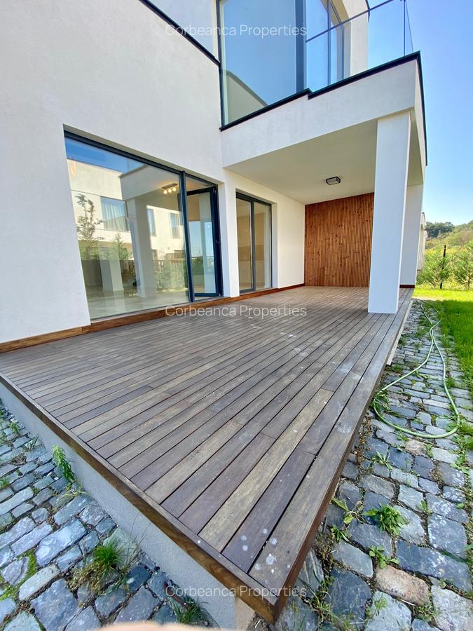 Vila noua eleganta si spatioasa, 5 cam, 4 bai, Laguna Albastra, cartier privat - 3