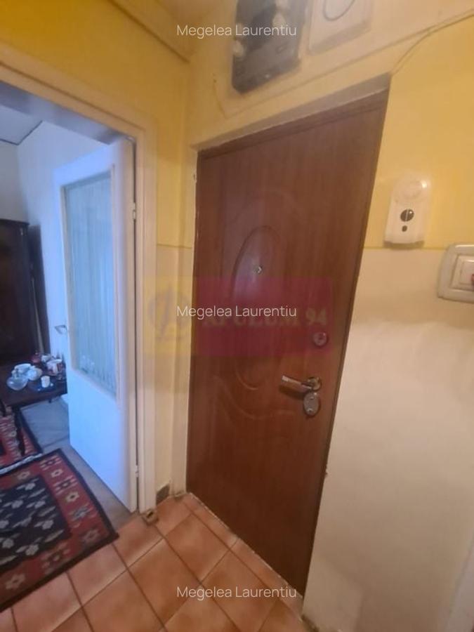 Apartament cu 3 camere de vanzare in Campina - Zona Scoala Centrala - 1