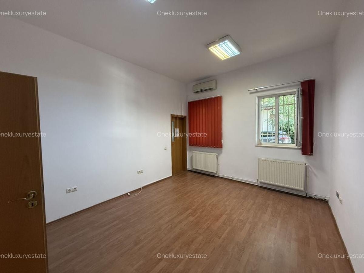 Apartament 3 camere decomandat in vila - 1