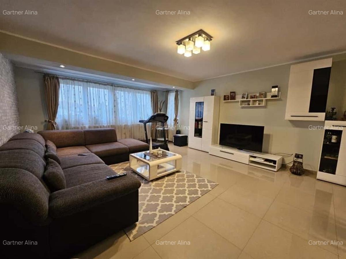 Casa individuala cu 5 Camere 3 Bai si Curte in Cristian - 1 Casa individuala cu 5 Camere 3 Bai si Curte in Cristian - 1