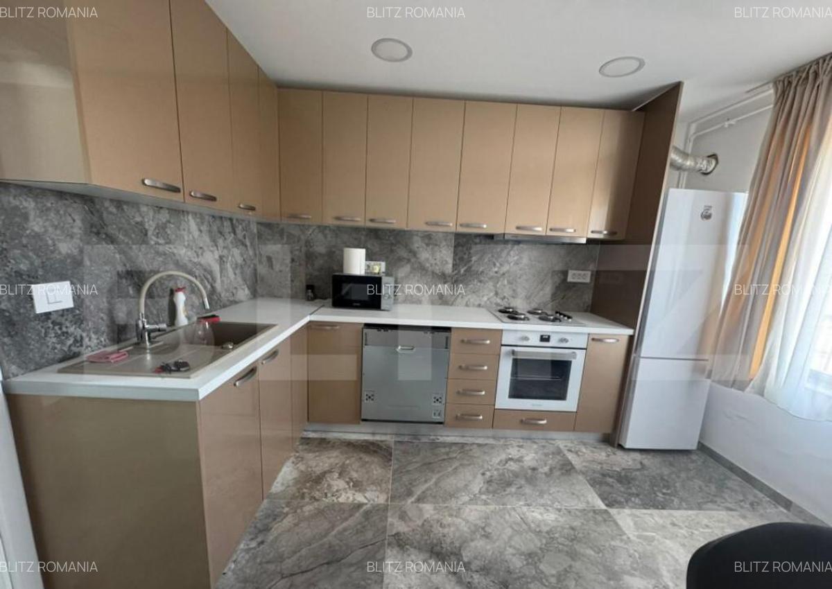 Apartament de vanzare, cu 3 camere, 82 mp, zona scolii - 2