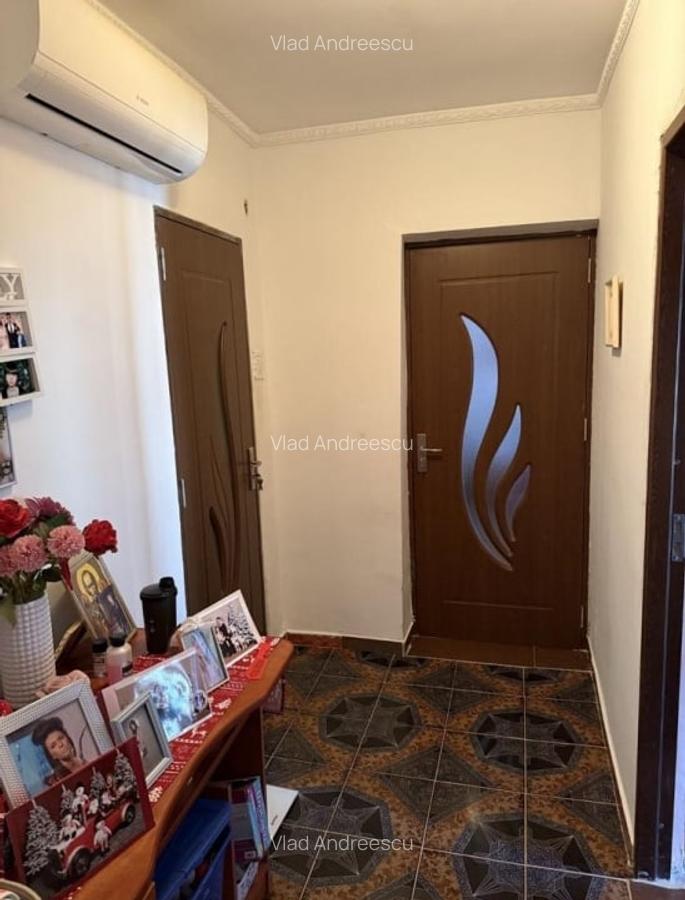 De vanzare apartament cu 3 camere - 1