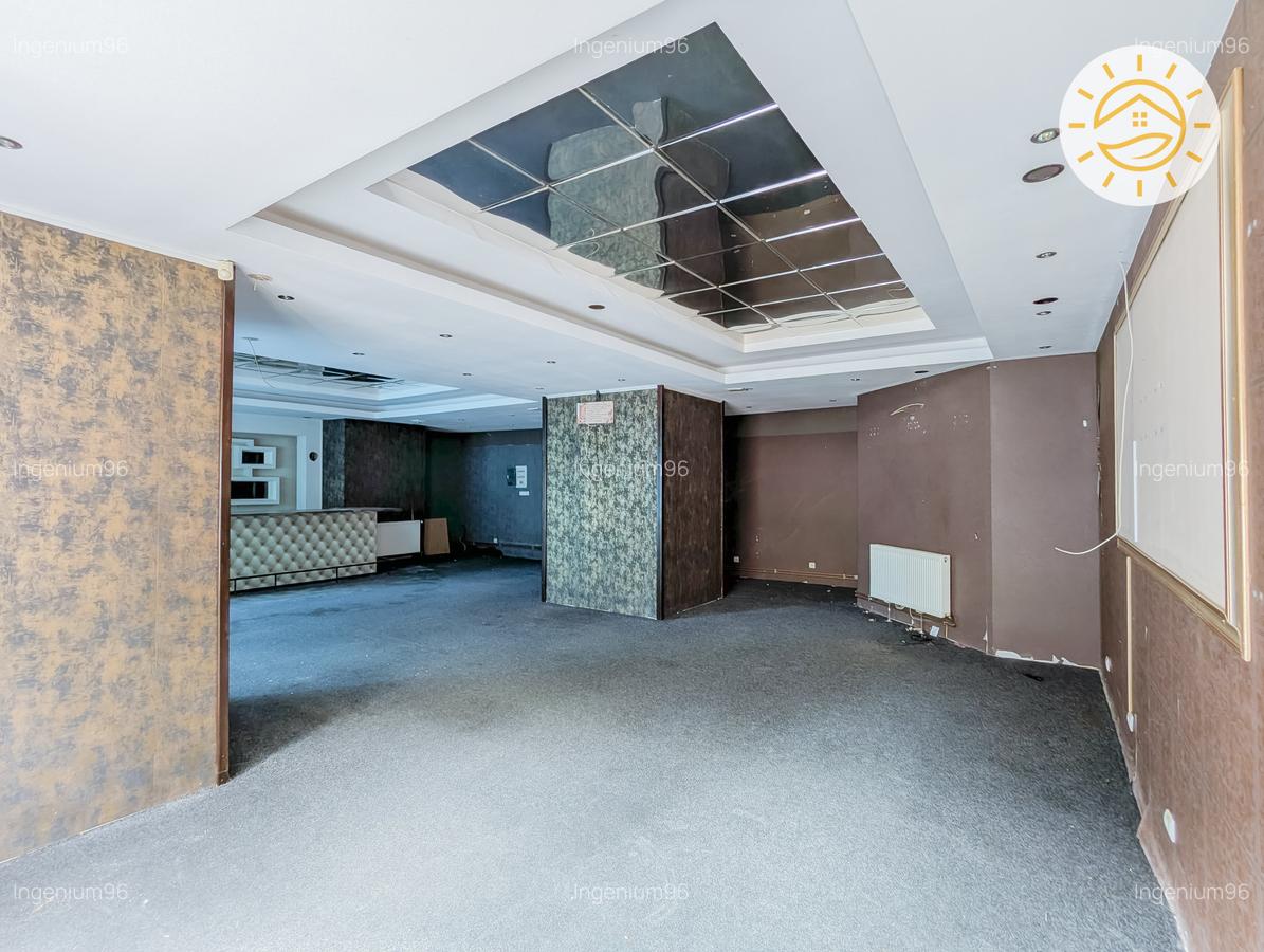 Spatiu comercial larg 120mp cu vitrina la strada - 2