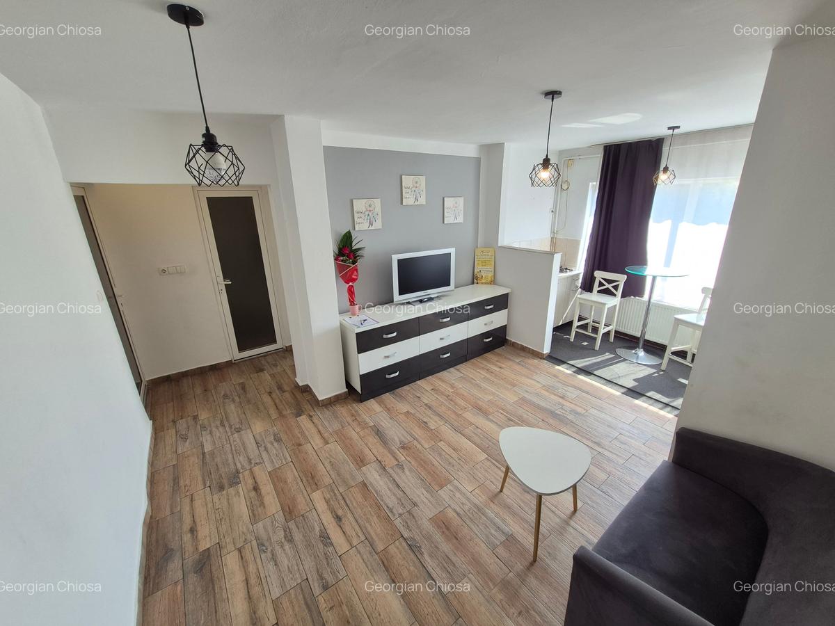 2 Cam-Aradului-3 Min Iulius Town--Mobilat-Centrala-Balcon--Aer conditionat-54 MP - 9