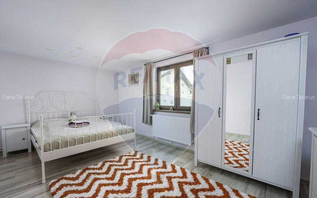 Vila cu 4 camere + terasa + curte + loc de parcare - Bacu... - 1