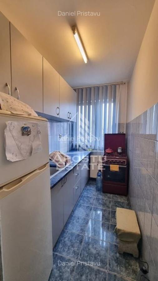 Apartament cu 3 camere, etaj intermediar, zona Dacia - 3