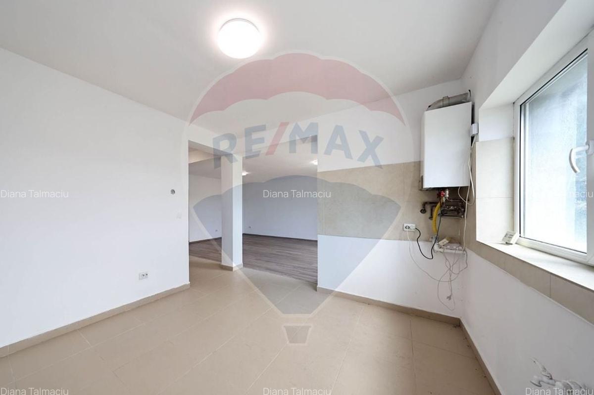 Casă cu 4 camere în Tărlungeni - 11