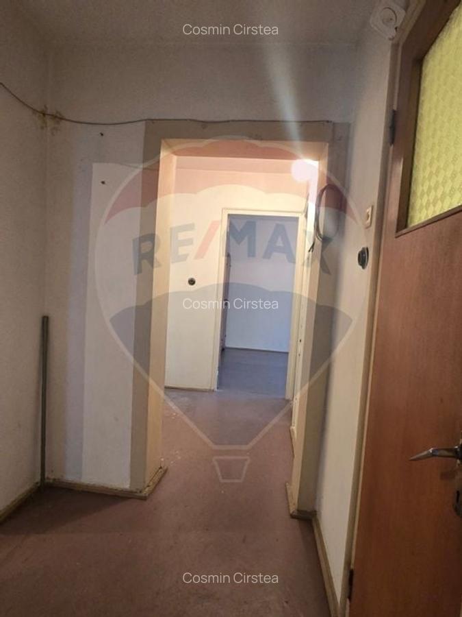 DE VANZARE Apartament cu 4 camere in zona 1 DECEMBRIE 1918 - 14