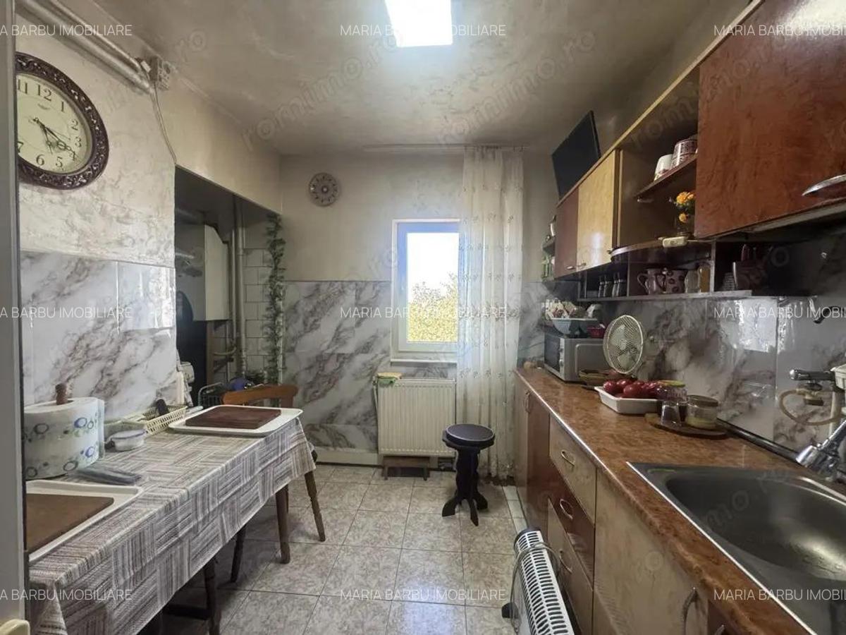 3 cam, 72 mp, 2 bai, 2 balcoane, etaj 4 cu acoperis, str. Arcului - 4